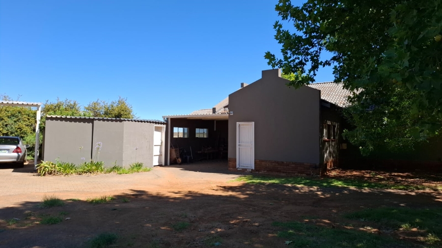 5 Bedroom Property for Sale in Bainsvlei Free State